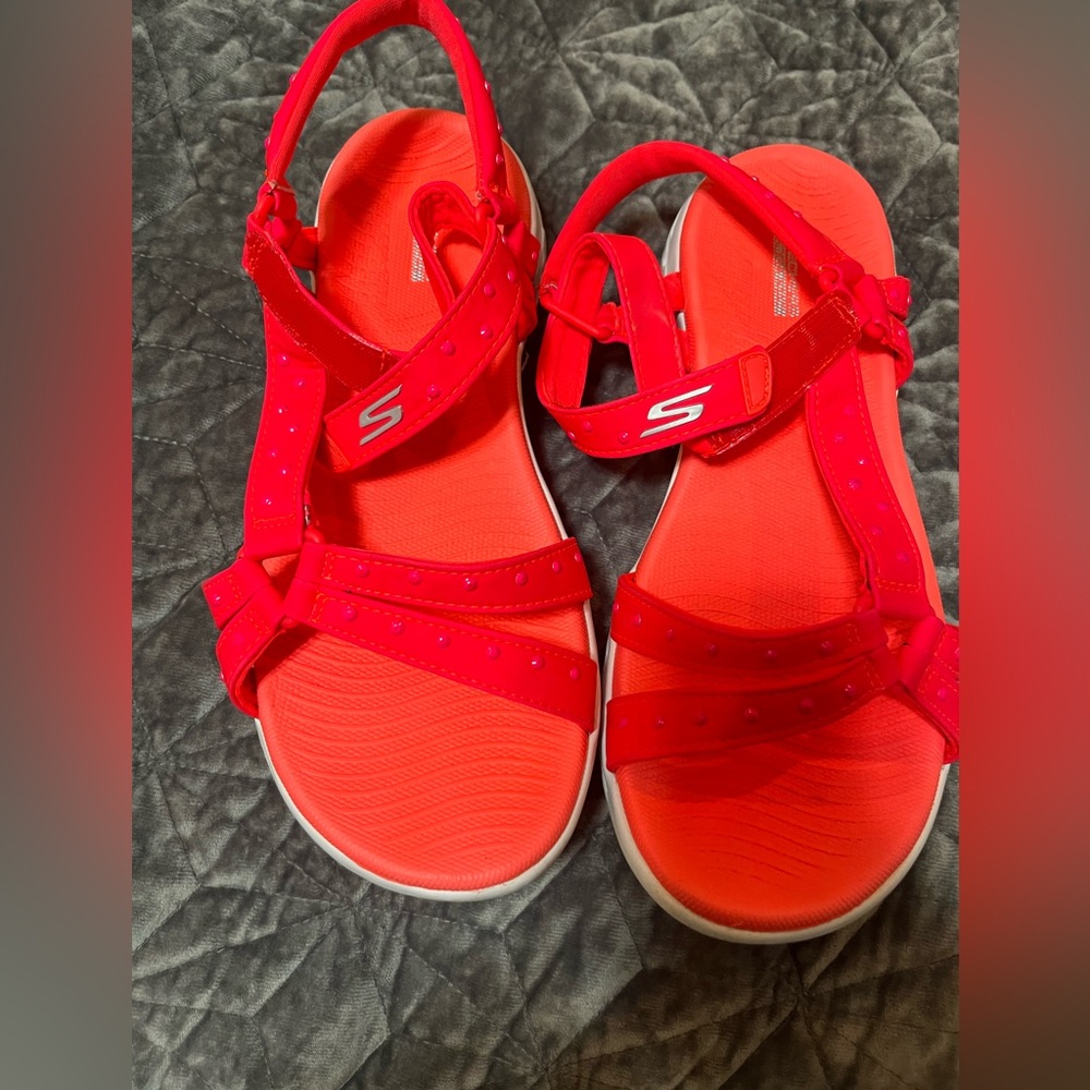 Ladies Sketchers hot pink bedazzled sandals size 9